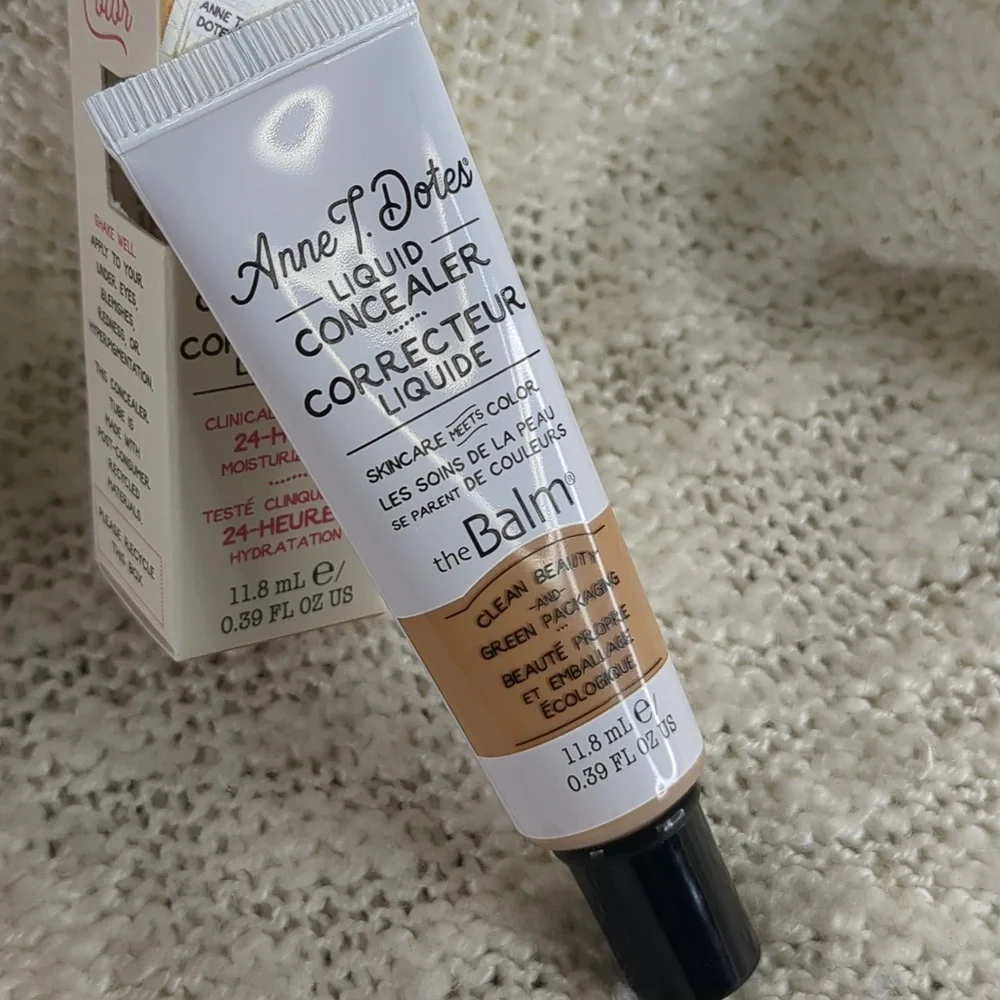 theBalm Cosmetics Anne T. Dotes Liquid Concealer in #22 Light to Medium, 9g/0.32